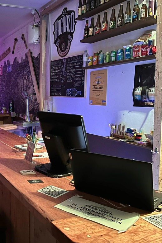 Madrid Atocha : Interactive Axe Throwing 1h - Gear, extra costs, and what to bring