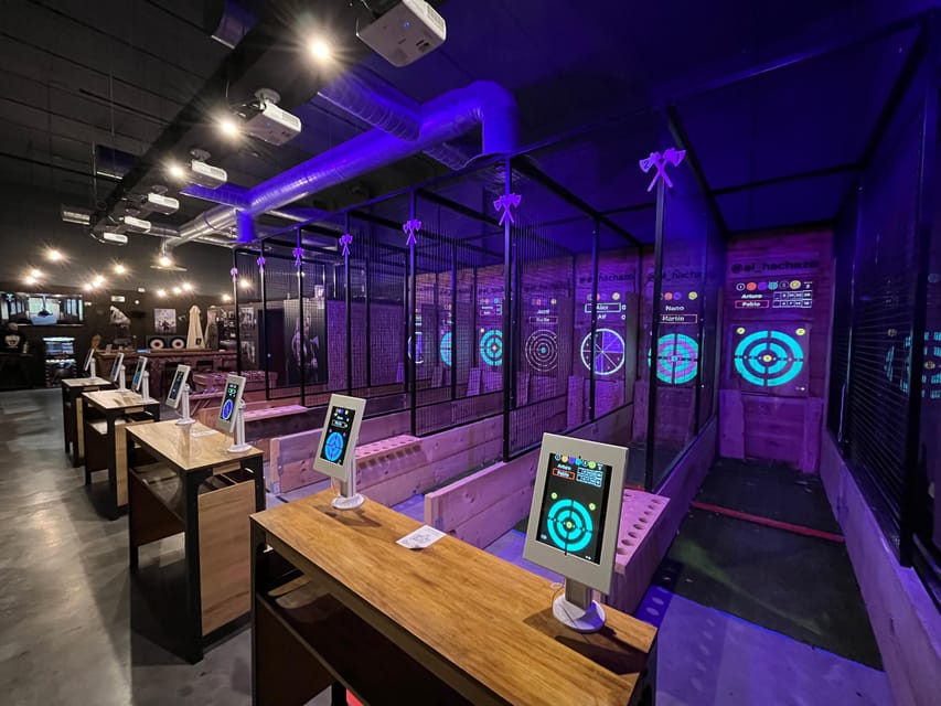 Madrid Atocha : Interactive Axe Throwing 1h - How the 1-hour experience is paced (and what you actually do)