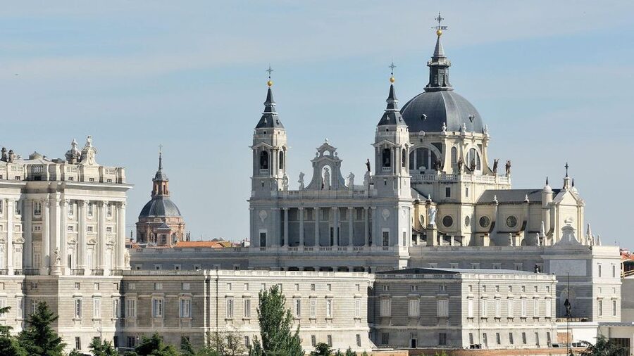 Madrid Audioguide - TravelMate app for your smartphone - Earphones, offline mode, and how to avoid the app feeling like homework