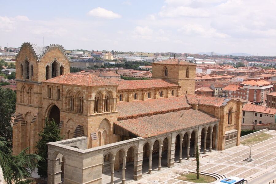 Madrid: Avila and Segovia Day Trip with Tickets to Monuments - Plaza Mayor area and Segovia Cathedral: Gothic grace with Renaissance accents