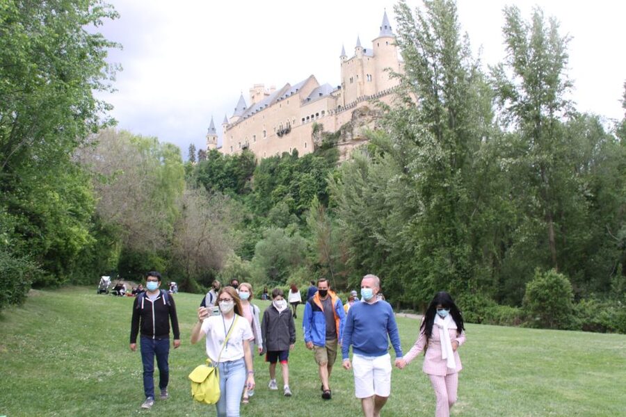 Madrid: Avila and Segovia Day Trip with Tickets to Monuments - Your Avila break: aperitif included, lunch is up to you