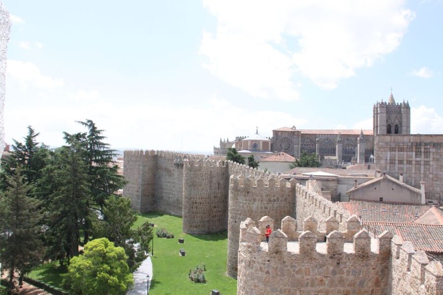 Madrid: Avila and Segovia Day Trip with Tickets to Monuments - The Roman aqueduct: Segovia’s landmark you cannot miss