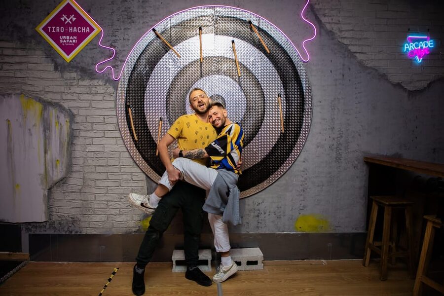 Madrid: Axe Throwing Challenge - Shared target rules: why the group format makes it social