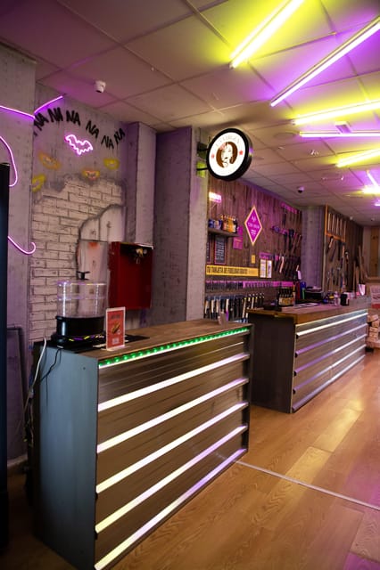 Madrid: Axe Throwing Challenge - Safety and rules: the stuff that matters before you walk in