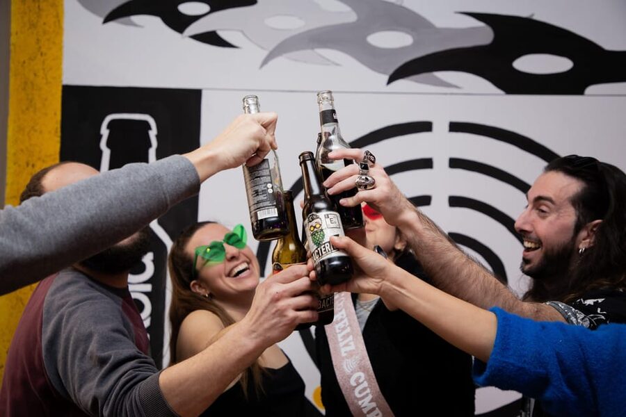 Madrid: Axe Throwing Challenge - The 55-minute flow: safety brief, practice, then scored rounds
