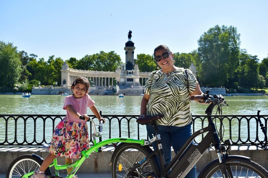Madrid by bike + PhotoShooting - Retiro Park and Palacio de Cristal: Trading Traffic Noise for Calm