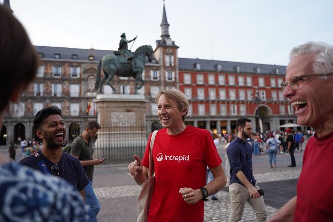 Madrid by Night: Tapas Crawl, Local Drinks & Hidden Gems - Walking at night: comfort, timing, and group size