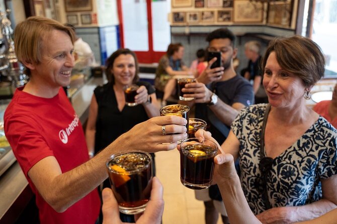 Madrid by Night: Tapas Crawl, Local Drinks & Hidden Gems - Meeting point at Plaza de la Villa: how to avoid a bad start