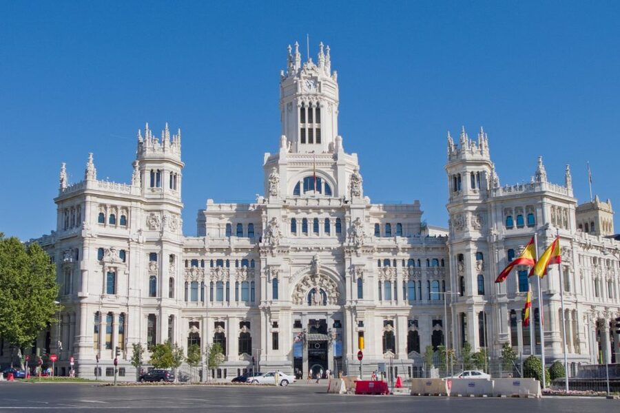 Madrid: Cibeles Rooftop & Retiro Park Guided Walking Tour - Entering Cibeles Palace: Opulent Interiors With a Guide’s Lens