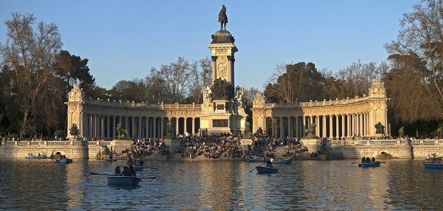 Madrid: Cibeles Rooftop & Retiro Park Guided Walking Tour - Timing and Pacing: What Makes the Itinerary Feel Workable