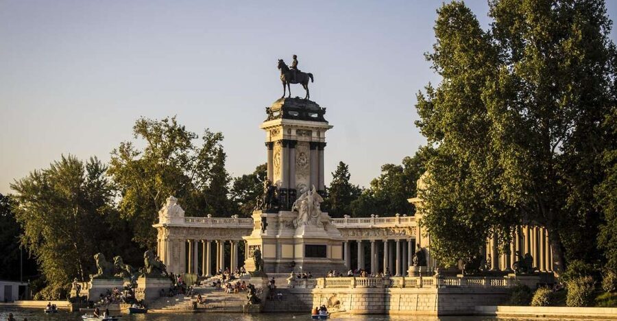 Madrid: Cibeles Rooftop & Retiro Park Guided Walking Tour - Meeting and Starting Point: Where You’ll Be Found