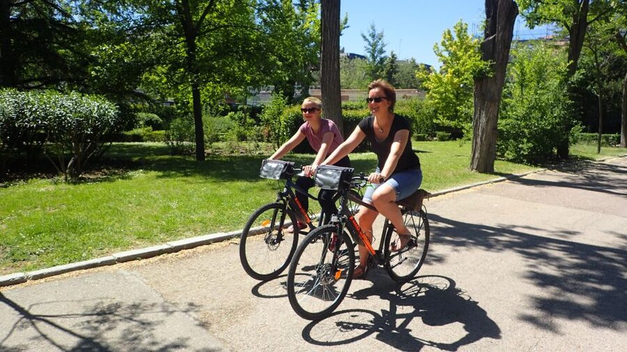 Madrid City Guided Bike/E-Bike Tour for Small Groups - Key highlights at a glance