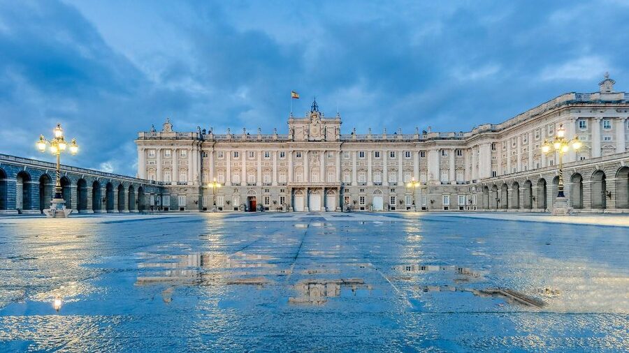 Madrid: City Highlights Guided Walking Tour - Plaza de España and Plaza de Oriente, squares built for power and art