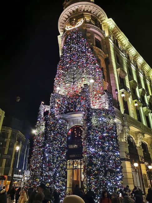 Madrid: City Highlights Tuk-Tuk Tour (2 hours) - Alcala Gate, Salamanca District, and the wide-angle city view effect