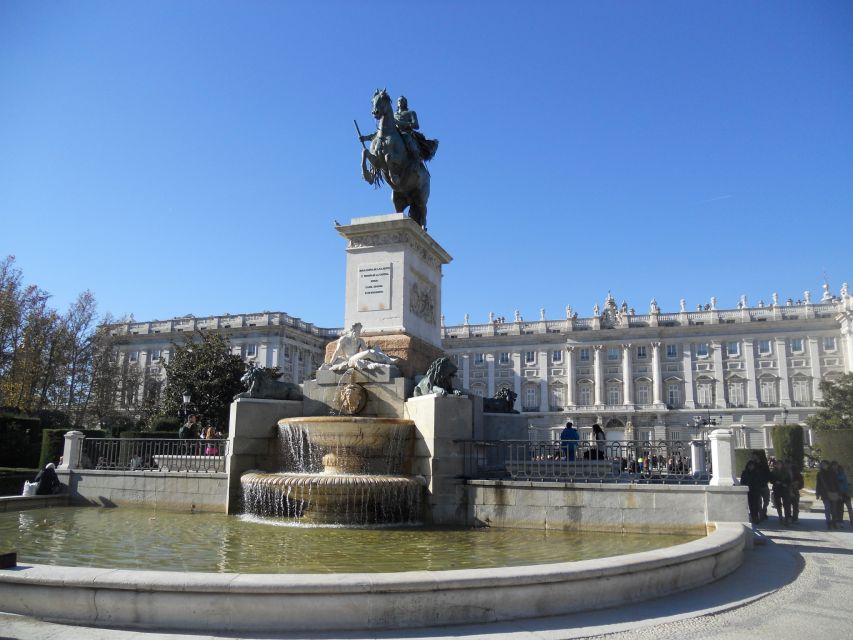 Madrid City Tour: Culture and History - Royal Theater and Almudena Cathedral: culture in the same 2 hours