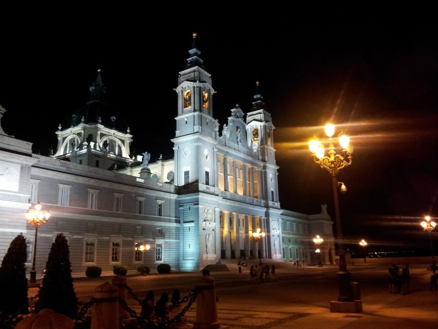 Madrid: Customized Night Tour with a Private Guide - Lesser-known neighborhoods: seeing the other faces of Madrid