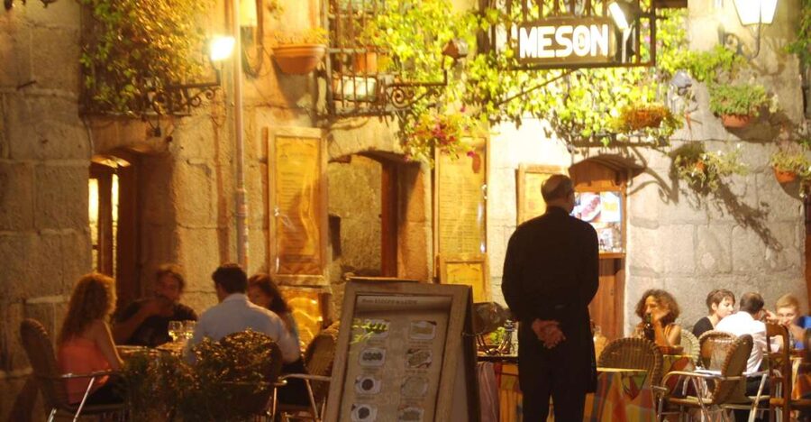 Madrid: Customized Night Tour with a Private Guide - Getting started: hotel pickup and a night game plan