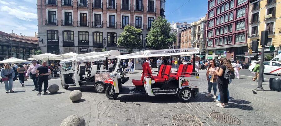 Madrid: Discover the Magic of This City by Tuk Tuk - Puerta del Sol: the meeting point and the city’s official symbols