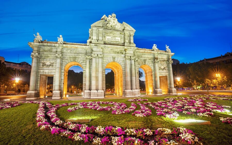 Madrid: Discover the Magic of This City by Tuk Tuk - Meeting points, timing, and how the up-to-6 group stays friendly