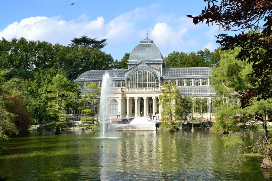 Madrid: El Retiro Park Self-Guided Audio Tour - Accessibility and walking reality in Retiro