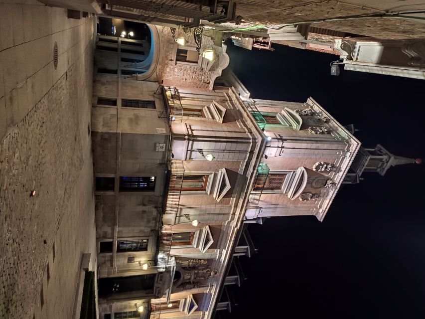 Madrid: Enchanted Evening Walking Tour in Spanish - Price and Time: What $14 Buys You in 2 Hours