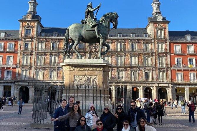 Madrid Essential: Historic Center, Plaza Mayor & Royal Palace - Arco de Cuchilleros, the old restaurant and barbershop culture