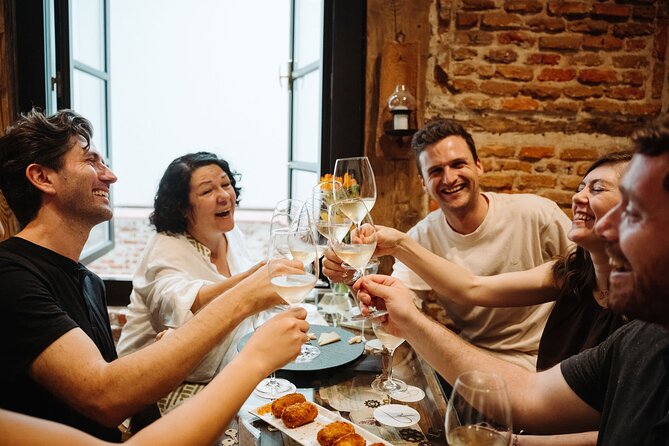 Madrid Evening Tapas and Wine Guided Tour - Madrid at 6 pm: why a La Latina tapas walk makes sense