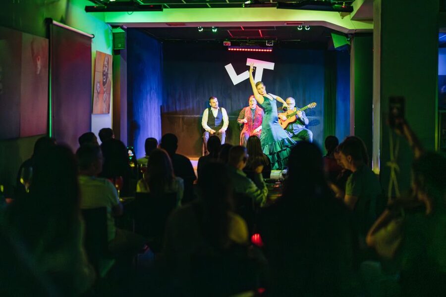 Madrid: Flamenco Show at Tablao "Las Tablas" with Drink - What’s actually included: one drink, one hour, and optional dinner