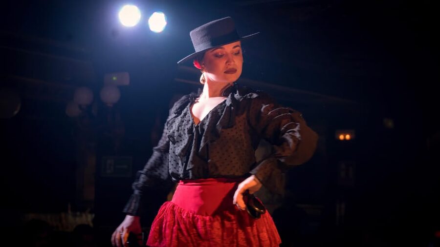 Madrid: Flamenco Show&Drink at Tablao 1911 (World's Oldest) - Finding Teatro Villarosa: your meeting point in Plaza de Santa Ana