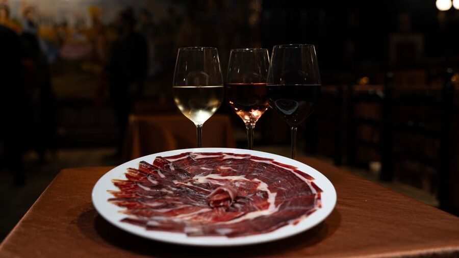 Madrid: Flamenco Show&Drink at Tablao 1911 (World's Oldest) - Who should book this flamenco night, and who might prefer another option