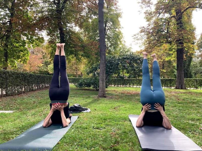 Madrid: Flow Yoga class in Retiro Park - The real star is Laure: friendly, energetic, and adaptable