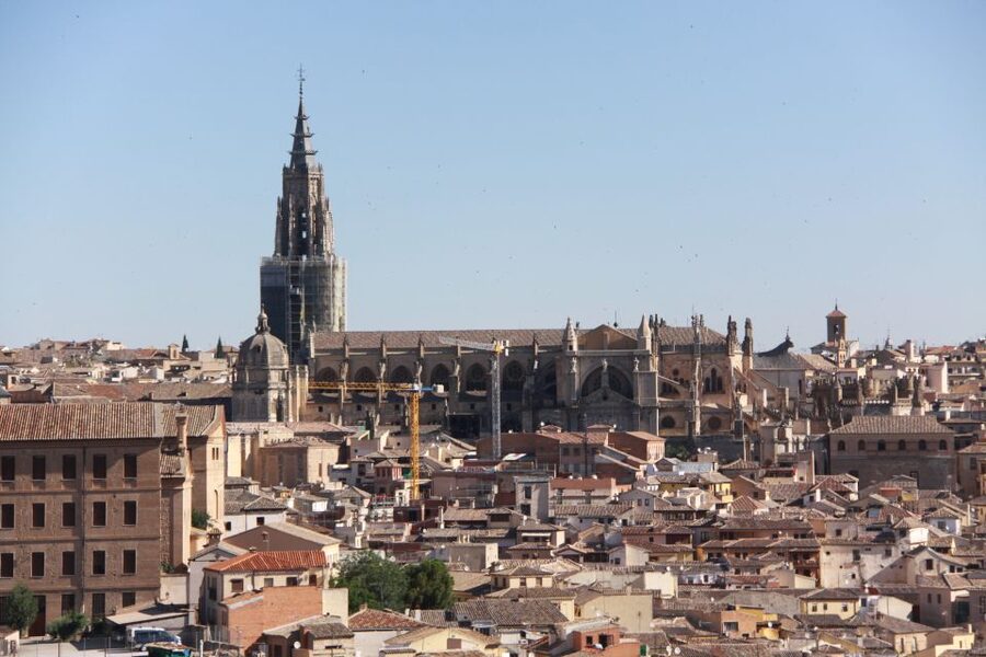 Madrid: Full-Day Guided Tour of Toledo with Cathedral Visit - Madrid Meeting Point and the Bus Ride Setup