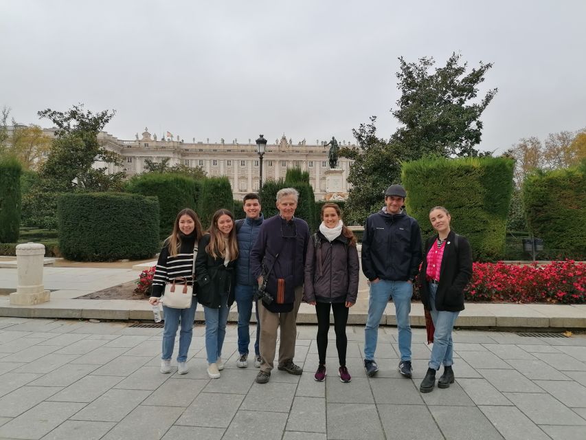 Madrid: Full-Day Private City Tour with Flamenco Show & Meal - Finding the Tour at Puerta del Sol, Then Starting with Churros and Chocolate