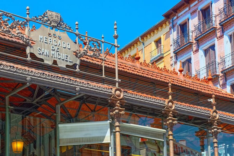 Madrid: Guided Highlights Walking Tour - Jardines de Sabatini to Plaza de España: views that grow as you walk