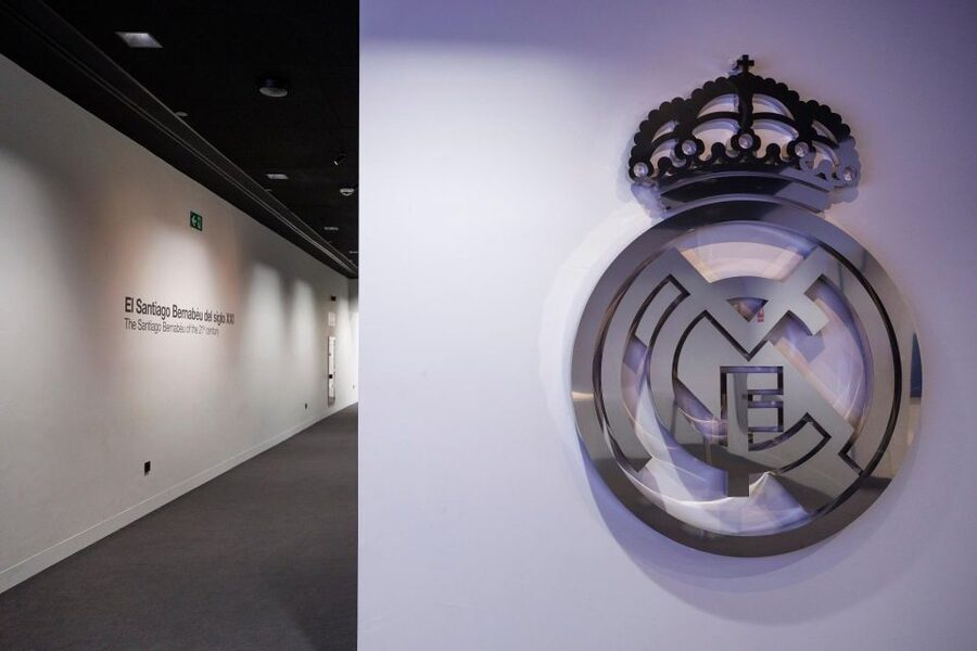 Madrid: Guided Tour of Bernabéu Stadium - Where you meet your guide at the Bernabéu