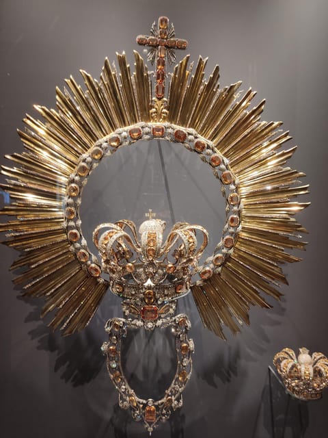 Madrid: Guided Tour of the Royal Collections Gallery - Bourbon level: court furniture, clocks, tapestries, paintings, and a 19th-century carriage