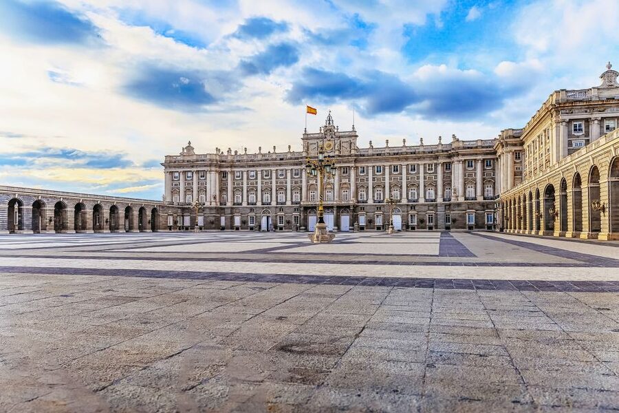 Madrid: Guided Tour of the Royal Palace with Fast Access - Price and ticket reality: $28 plus the palace admission
