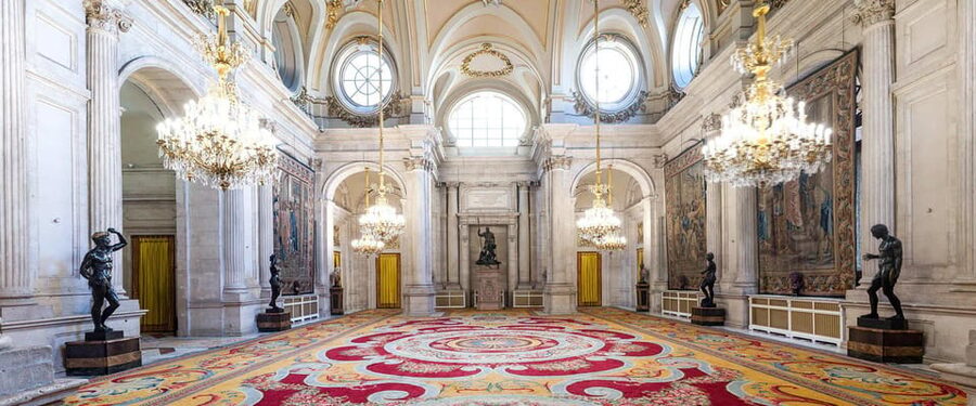 Madrid: Guided Tour of the Royal Palace with Fast Access - Meeting Point at Plaza de la Villa: Álvaro de Bazan and the blue umbrella