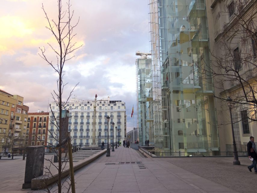 Madrid: Guided visit to Reina Sofia & Thyssen Museum - A quick reality check on guides and pacing