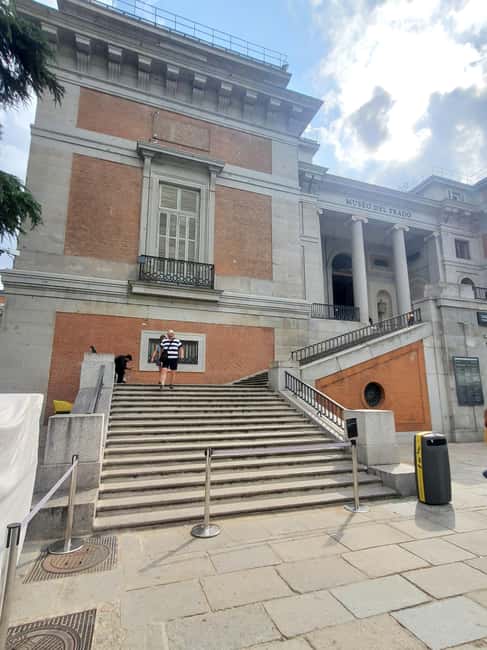 Madrid: guided visit to the Museo del Prado with a native Italian tour guide - An Italian, native-speaker guide, plus audio support