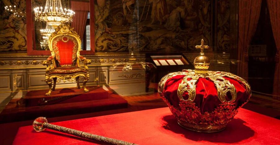Madrid: Guided Visit to the Royal Palace - Porcelain room, the royal chapel fresco, and art you can spot fast