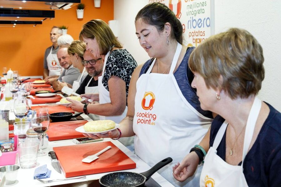 Madrid: Half-Day Spanish Cooking Class - Paella Morning With Mercado Shopping and Pan-Perfect Rice