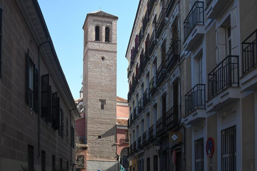 Madrid: Hidden Gems and Secrets Small Group Walking Tour - Finding Plaza de Puerta Cerrada, the Easy Start Near Plaza Mayor