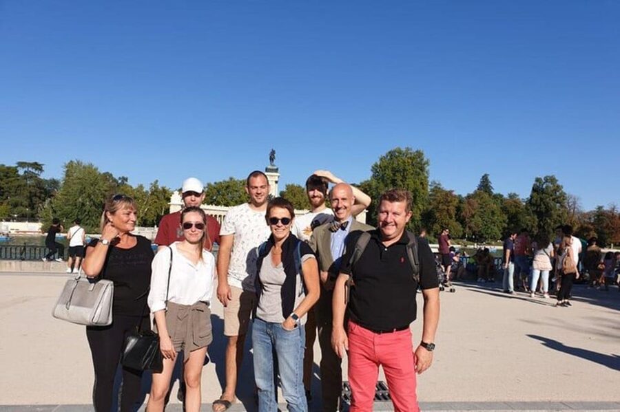 Madrid ; Highlight & Hidden gems Private Walking tour - Royal Palace and Plaza de Oriente, big scale without big group chaos