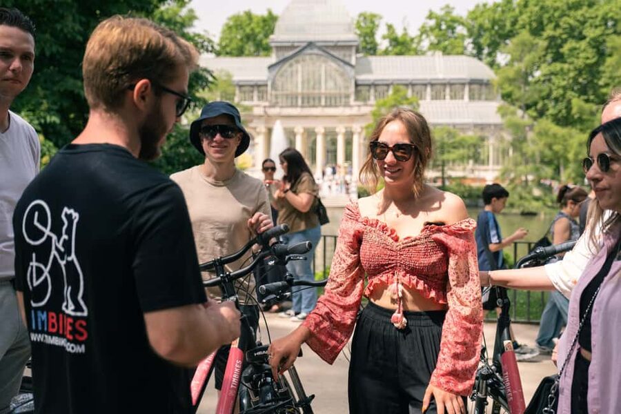 Madrid: Highlights Bike Tour with Optional E-Bike or Tapas - Getting your bearings in Madrid the easy way (on a bike)