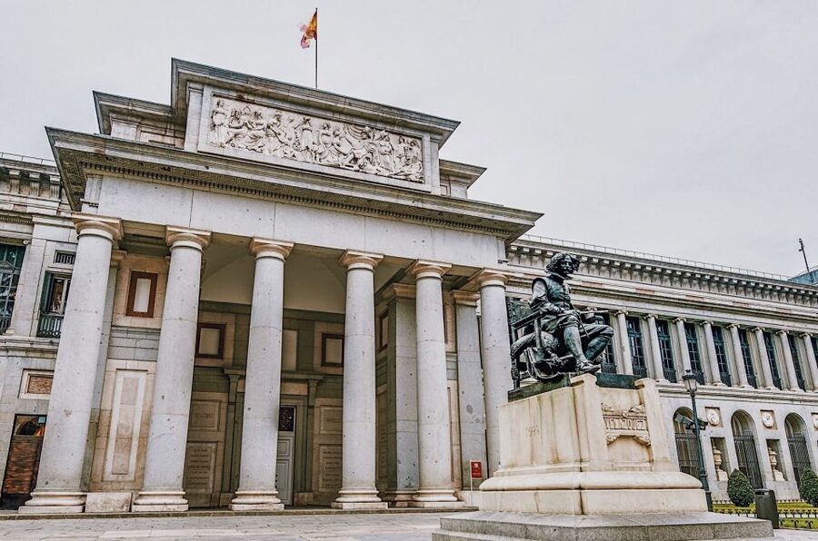 Madrid: Historical Center 2.5-Hour Guided Walking Tour - What the guide style means for your experience