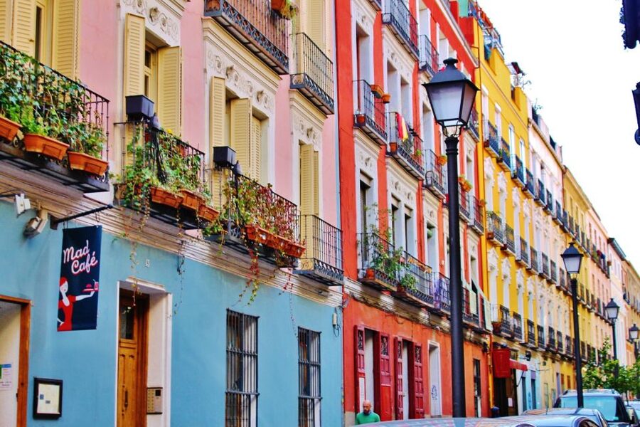 Madrid Historical Centre & Old Town Walking Tour in French - Puerta Cerrada to Plaza Mayor: why this route works