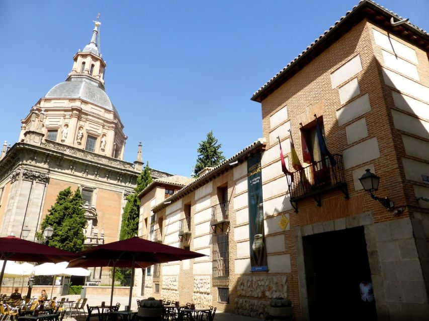 Madrid Historical Centre & Old Town Walking Tour in French - Royal Palace area and Almudena Cathedral: monarchy stories made walkable