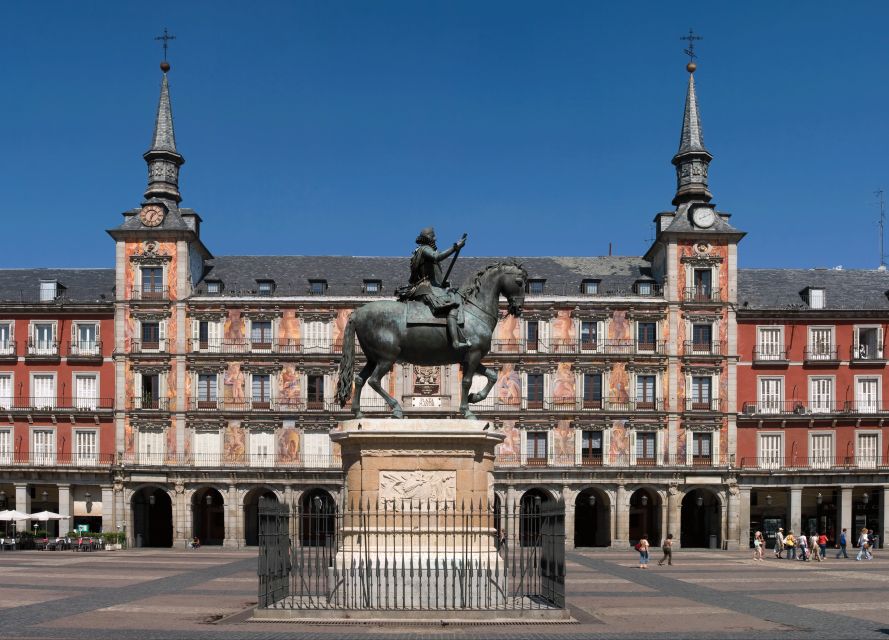 Madrid Historical Centre & Old Town Walking Tour in French - Plaza de la Villa: where the medieval charm shows up