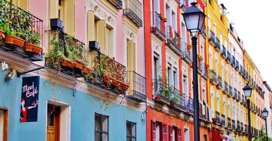 Madrid Historical Centre & Old Town Walking Tour in French - Who should book this walking tour, and who might want another option